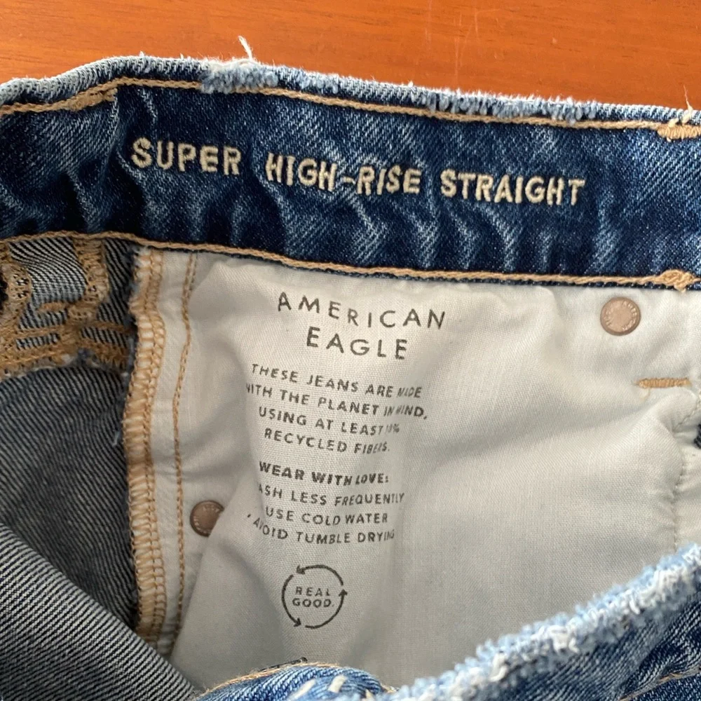 American Eagle | Medium-Wash Denim Super High-Rise Stretch Straight Jeans Sz 10 - Picture 10 of 16